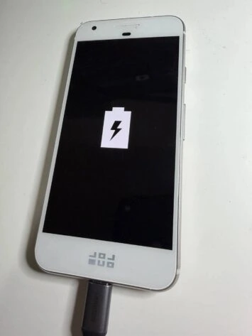 Невыпущенный прототип Google Pixel выставили на eBay по шокирующей цене.