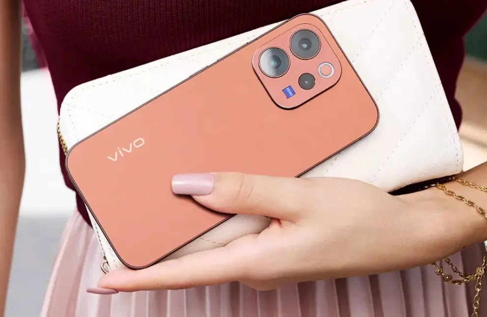 Серия Vivo V70: флагманские функции среднего класса – аккумулятор 6500 мАч, камеры ZEISS и не только