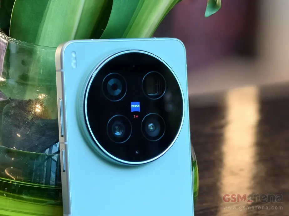 Первый взгляд на vivo X300 Ultra в цвете Victory Green