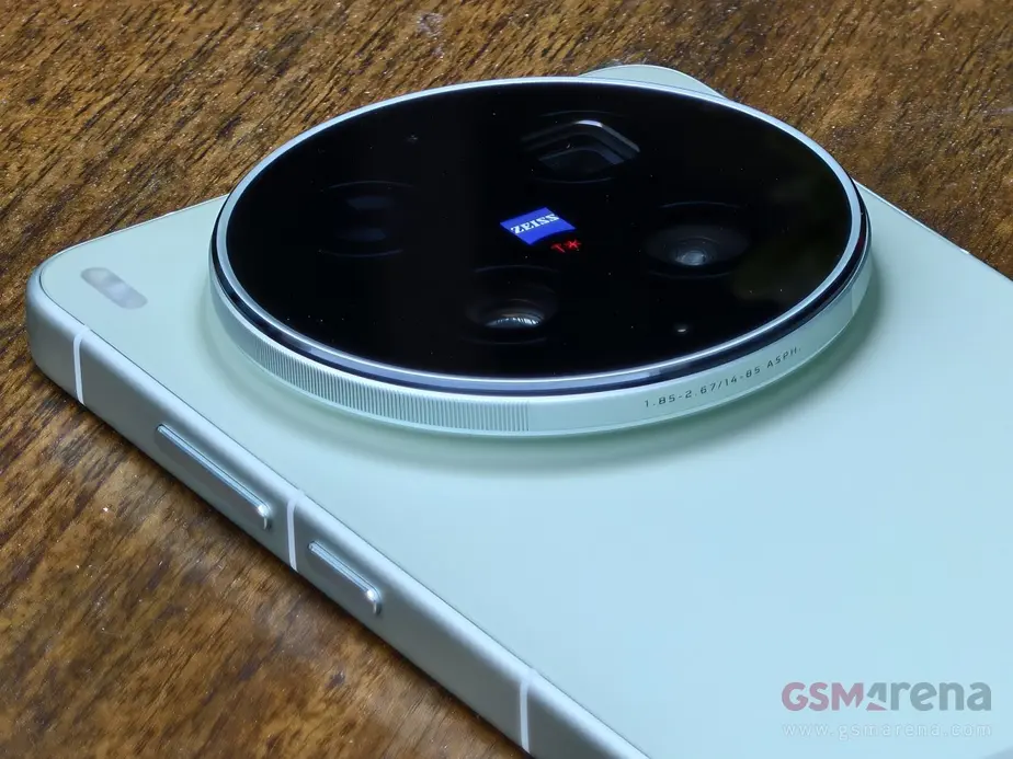 Первый взгляд на vivo X300 Ultra в цвете Victory Green