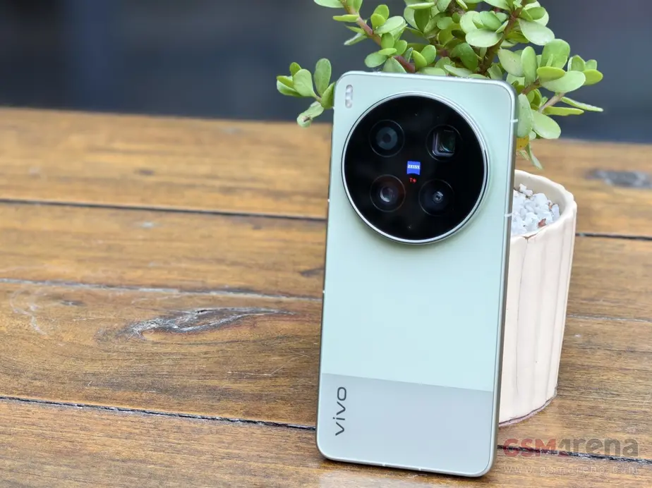 Первый взгляд на vivo X300 Ultra в цвете Victory Green