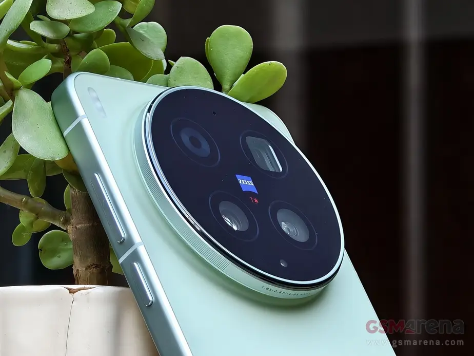 Первый взгляд на vivo X300 Ultra в цвете Victory Green