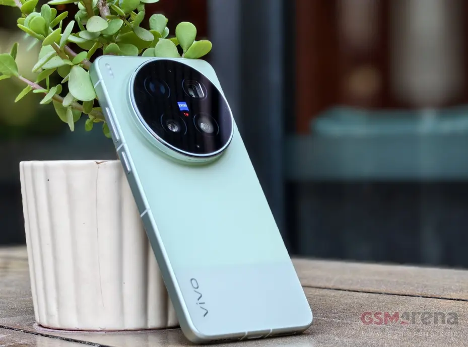 Первый взгляд на vivo X300 Ultra в цвете Victory Green