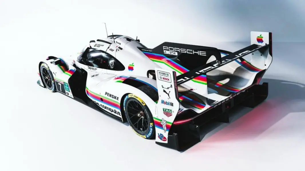 Porsche отмечает 50-летие Apple гоночной ливреей в стиле ретро