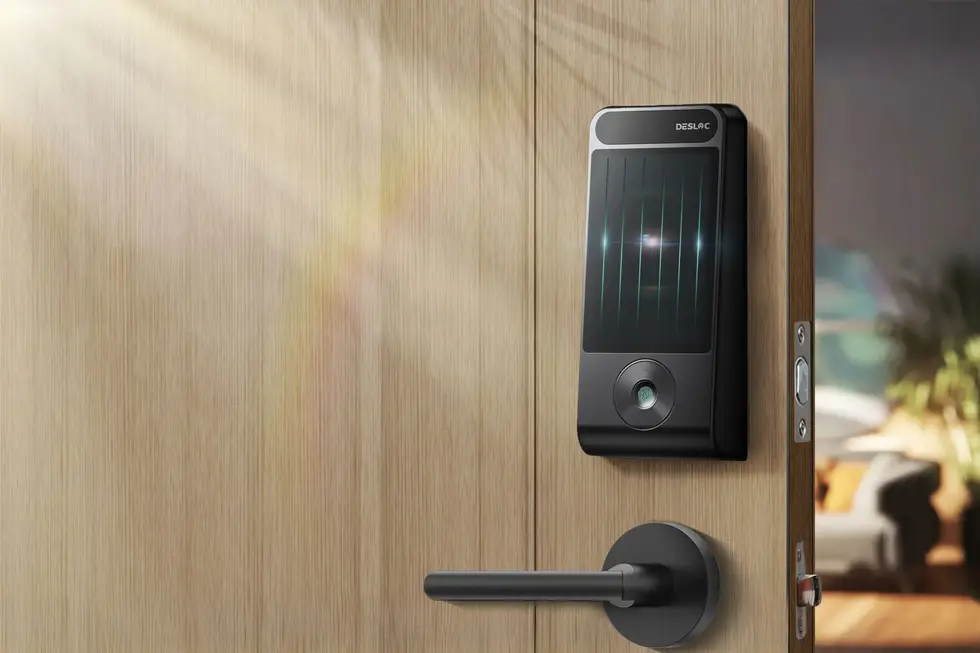 Desloc представляет на CES биометрические, солнечные и видео-умные замки.