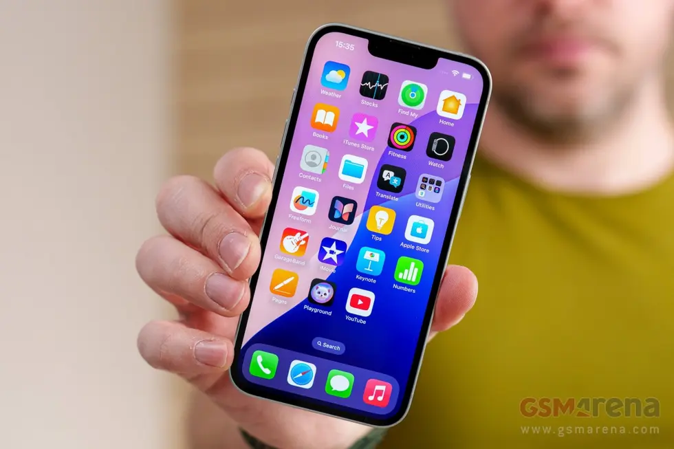 Гурман: iPhone 17e будет стоить столько же, сколько и 16e, получит &laquo;MagSafe&raquo; и &laquo;A19 SoC&raquo;