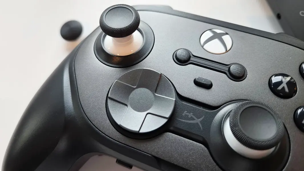 Конкурент Xbox Elite от HyperX оснащен стиками на эффекте Холла и деталями для 3D-печати