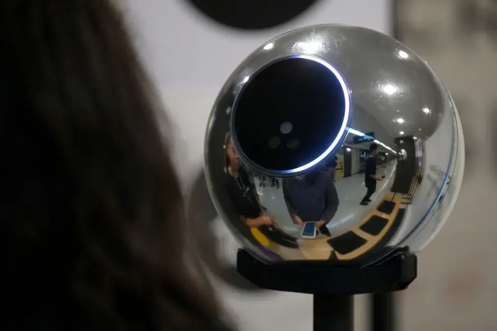 OpenAI готовится к IPO, а сканирующая сетчатку глаза компания Сэма Альтмана проводит массовые сокращения