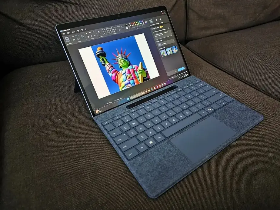 Microsoft понимает, что новые Surface стоят дорого. В этом и смысл