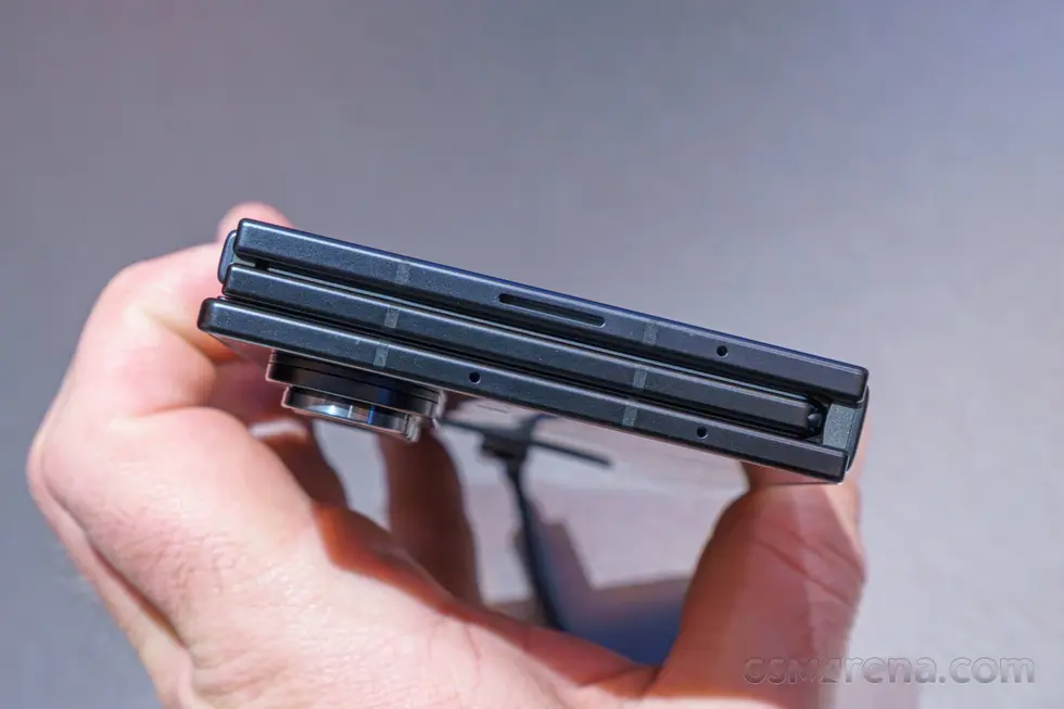 Первое знакомство с Samsung Galaxy Z TriFold