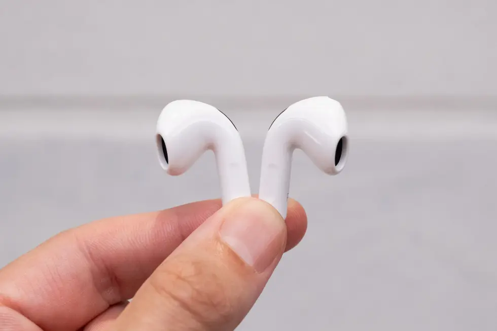 Обзор AirPods 5: во всем лучше AirPods 4 с ANC и теперь на 30 долларов дешевле