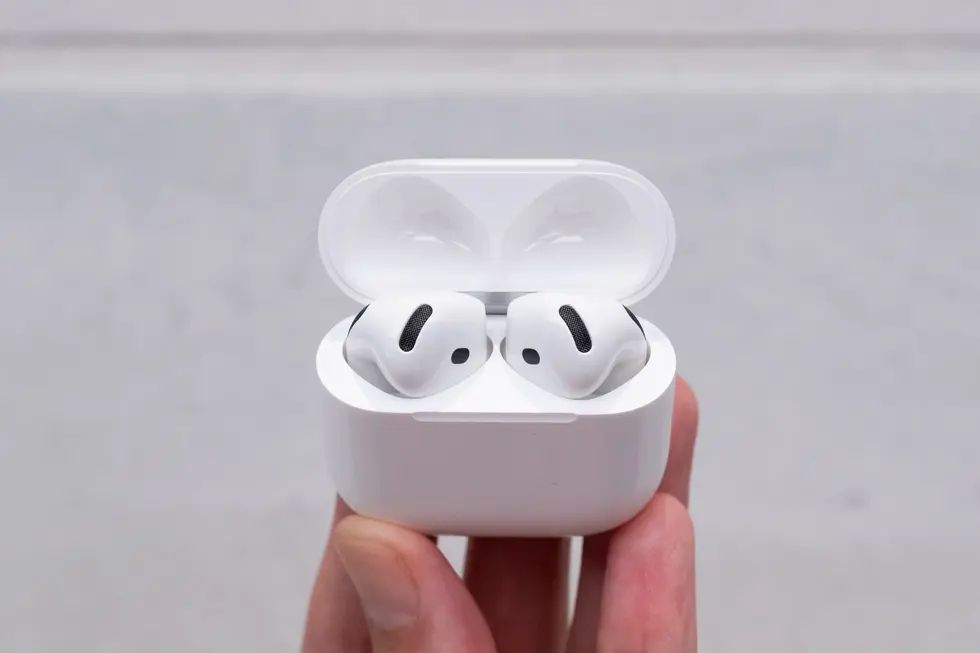 Обзор AirPods 5: во всем лучше AirPods 4 с ANC и теперь на 30 долларов дешевле
