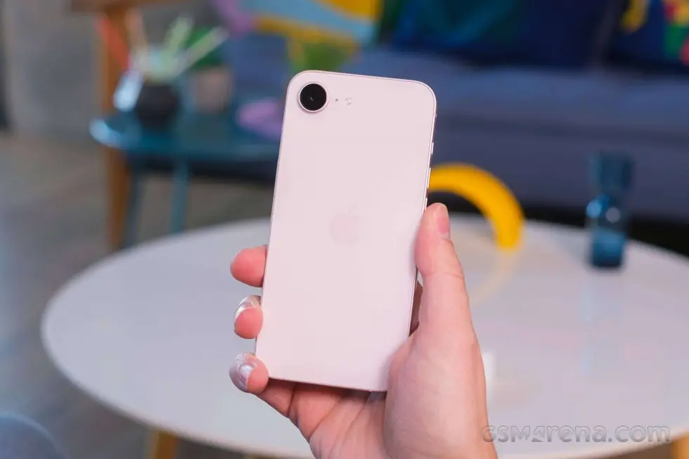Apple iPhone 17e на обзоре