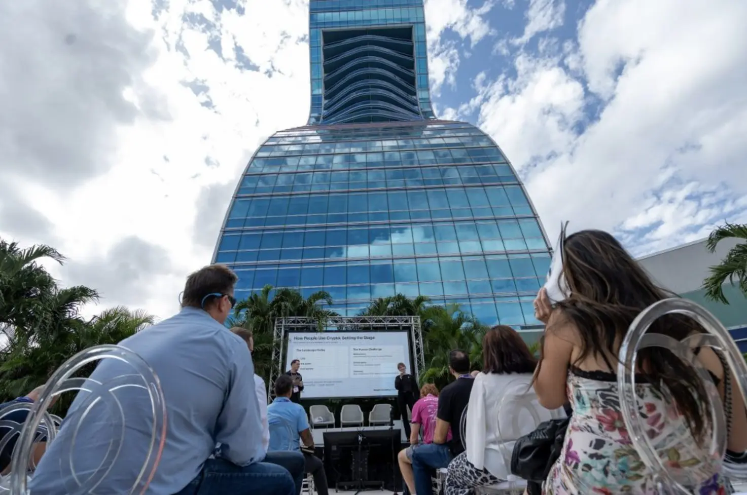 Внутри Футуристической Флориды 2025: Прорывное Первое Издание в США