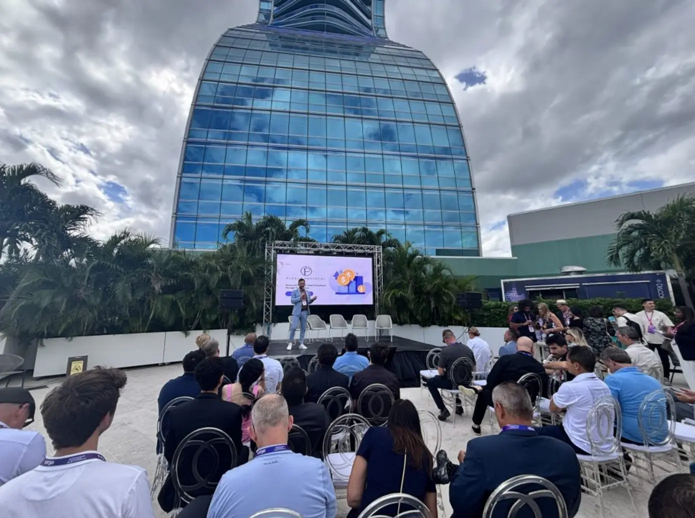 Внутри Футуристической Флориды 2025: Прорывное Первое Издание в США