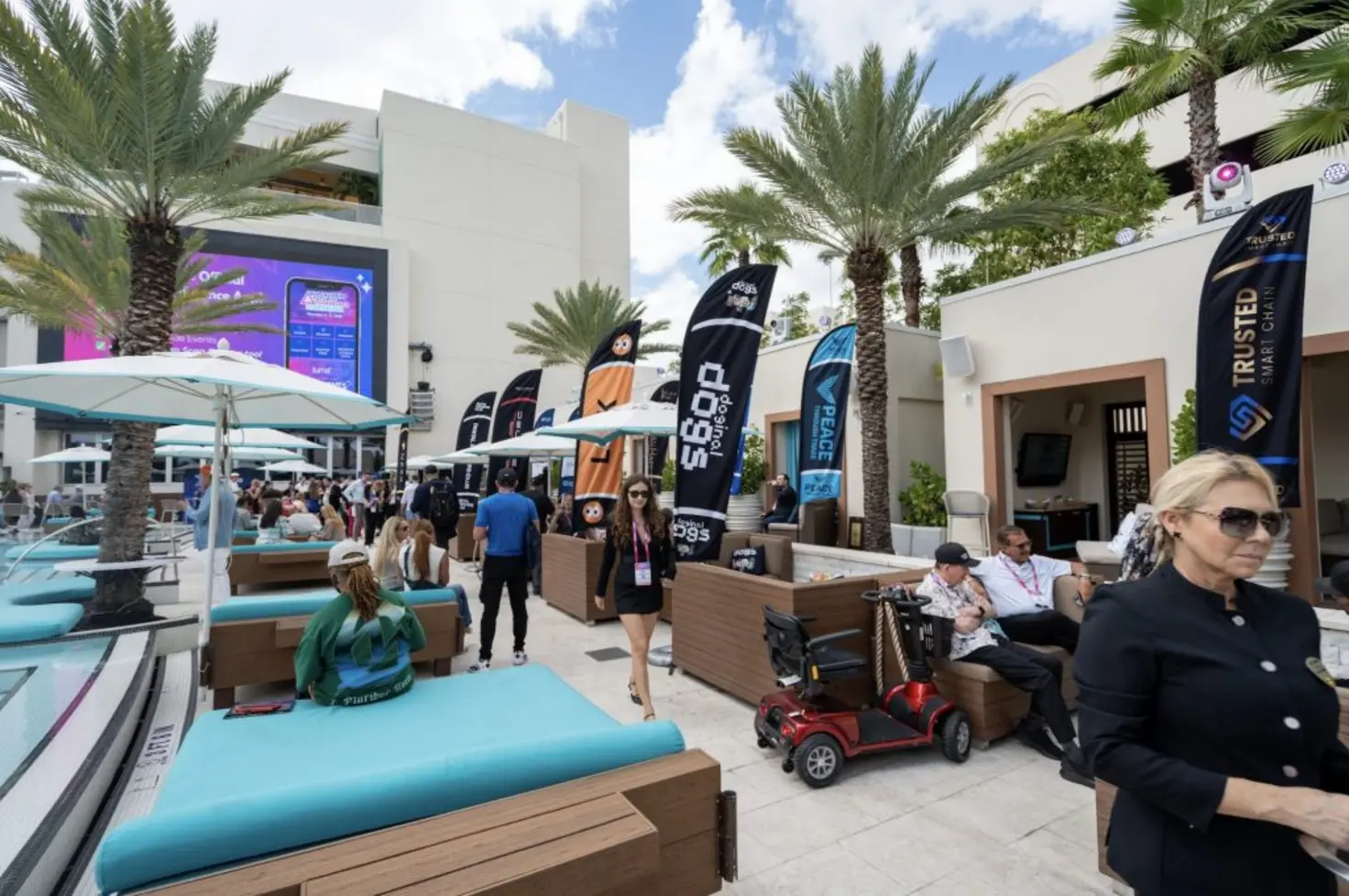 Внутри Футуристической Флориды 2025: Прорывное Первое Издание в США