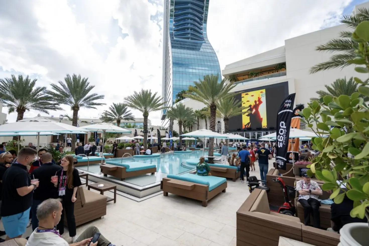 Внутри Футуристической Флориды 2025: Прорывное Первое Издание в США