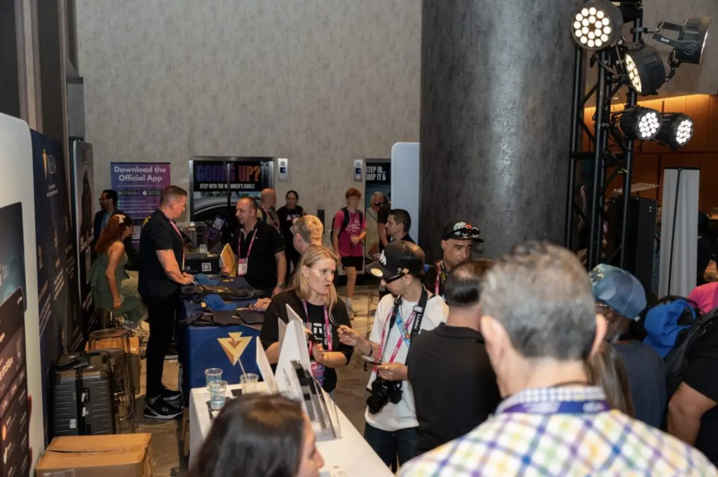 Внутри Футуристической Флориды 2025: Прорывное Первое Издание в США