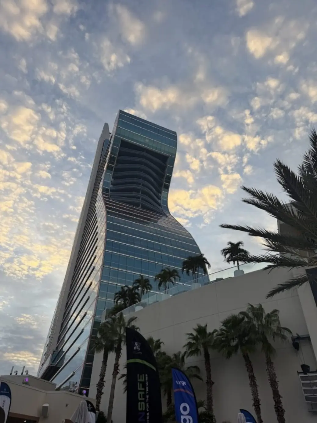 Внутри Футуристической Флориды 2025: Прорывное Первое Издание в США