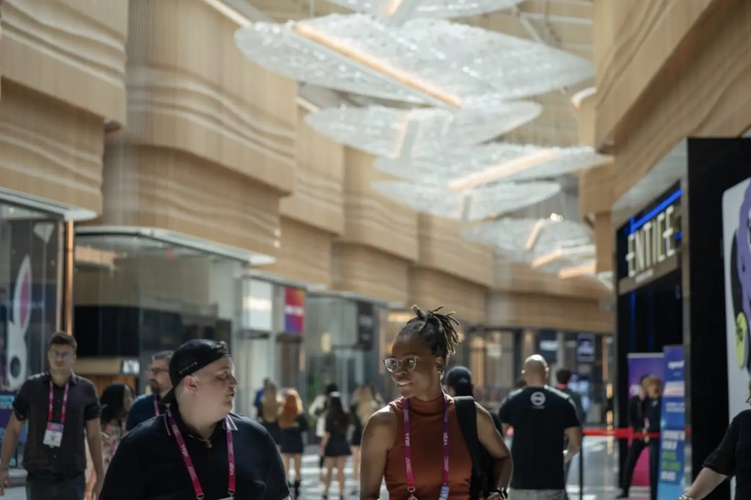 Внутри Футуристической Флориды 2025: Прорывное Первое Издание в США