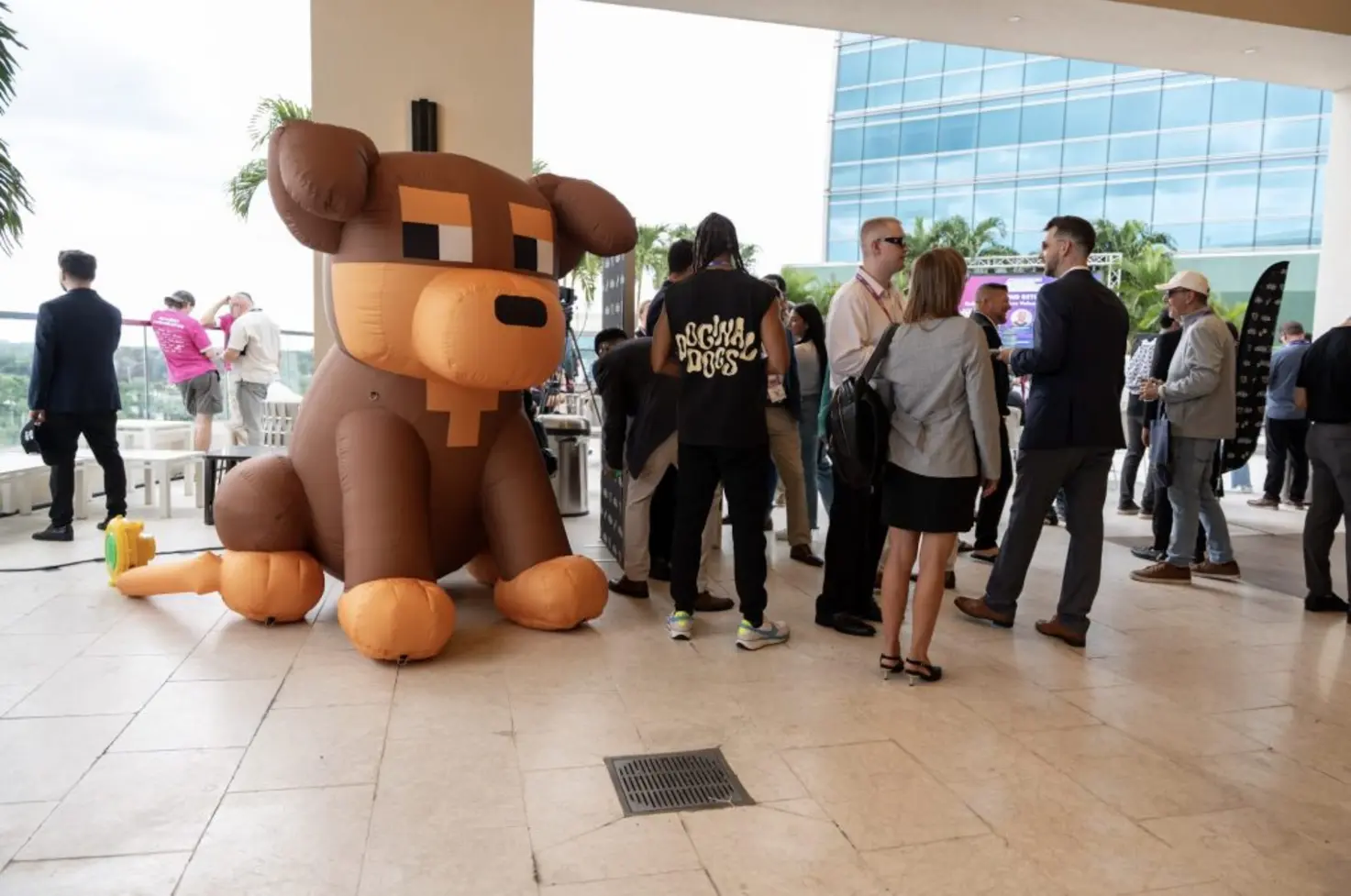 Внутри Футуристической Флориды 2025: Прорывное Первое Издание в США