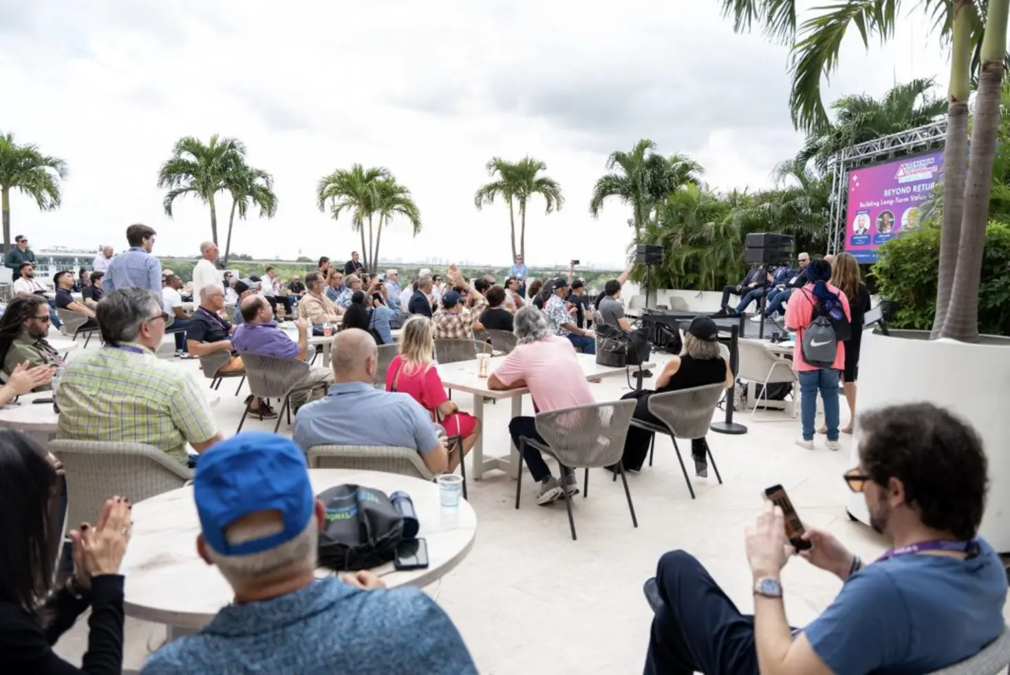 Внутри Футуристической Флориды 2025: Прорывное Первое Издание в США