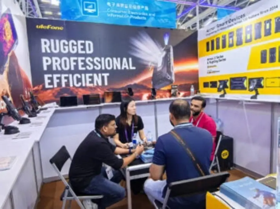 Ulefone представила на Кантонской ярмарке первый в мире защищенный смартфон со съемной камерой