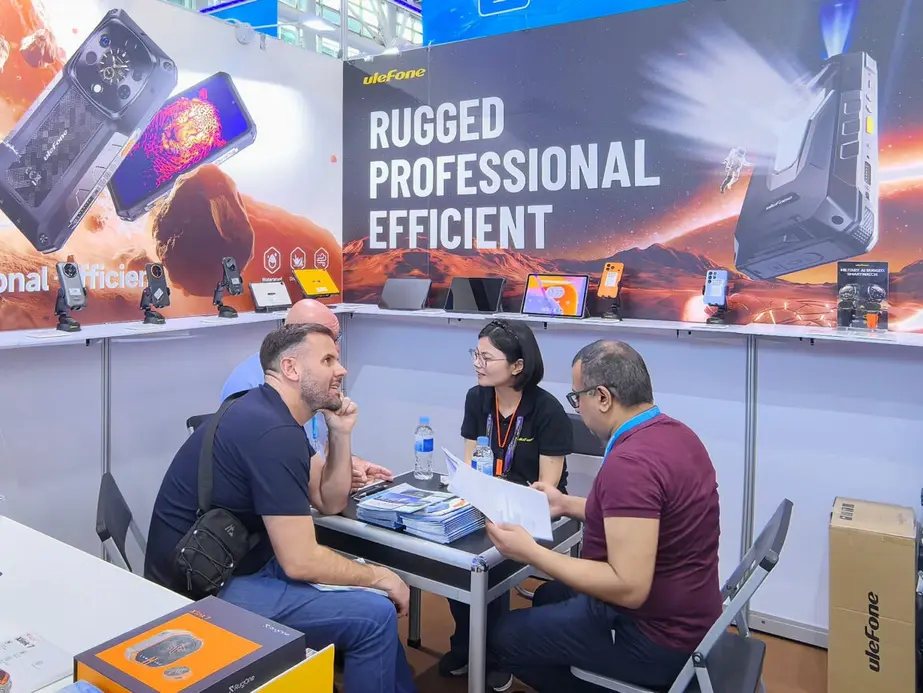 Ulefone представила на Кантонской ярмарке первый в мире защищенный смартфон со съемной камерой