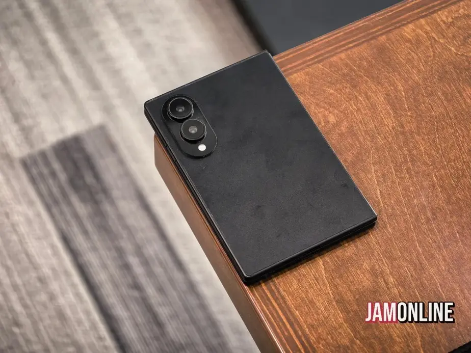 Galaxy Z Fold8 снова засветился в утечке: на этот раз в черном корпусе