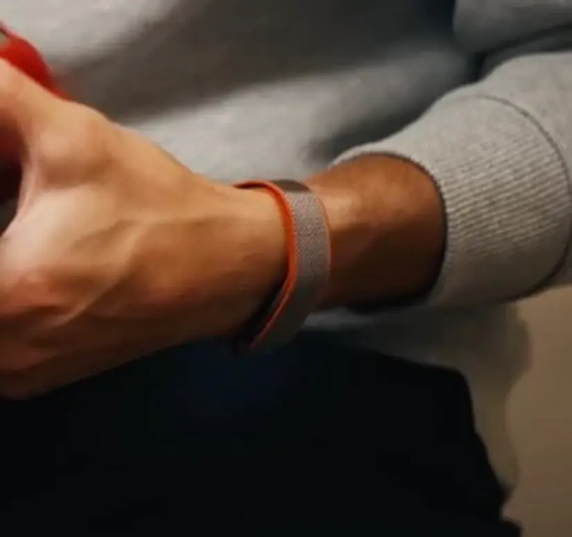 Предстоящий гаджет Fitbit от Google без экрана был у всех на виду