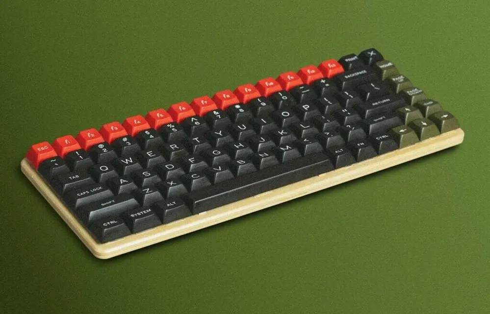 Призываем дух BBC Micro с помощью Pi 500+ и баллончика с краской