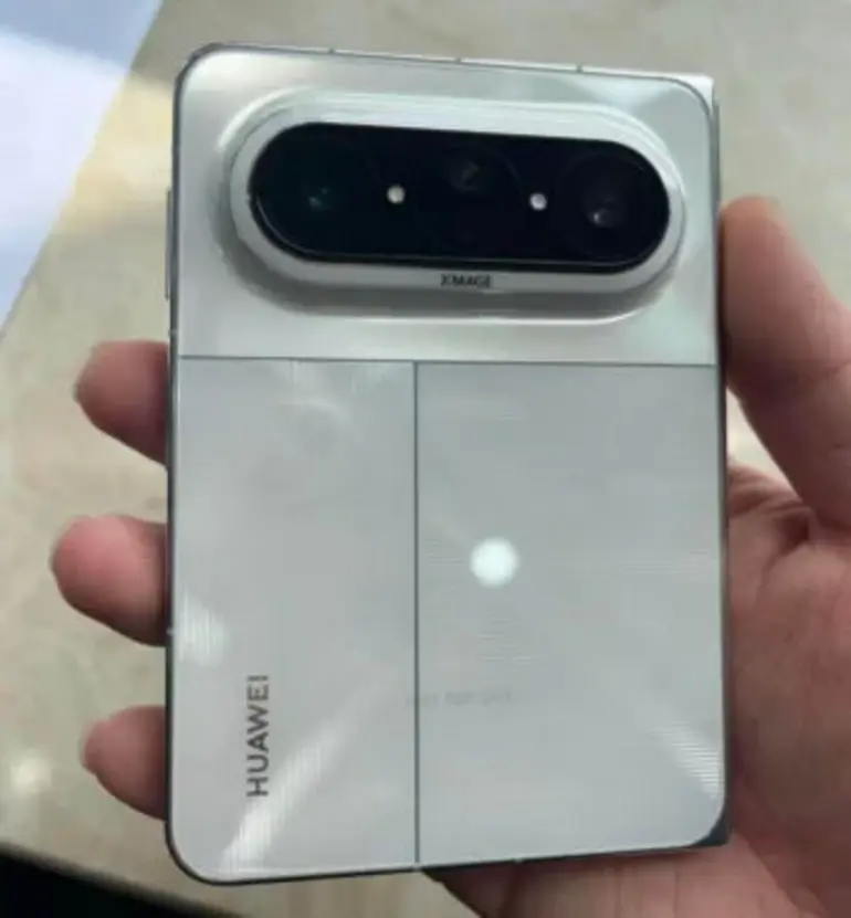 Утечка живых фото Huawei Pura X Max: первый широкоформатный складной смартфон с премиальным текстурированным дизайном