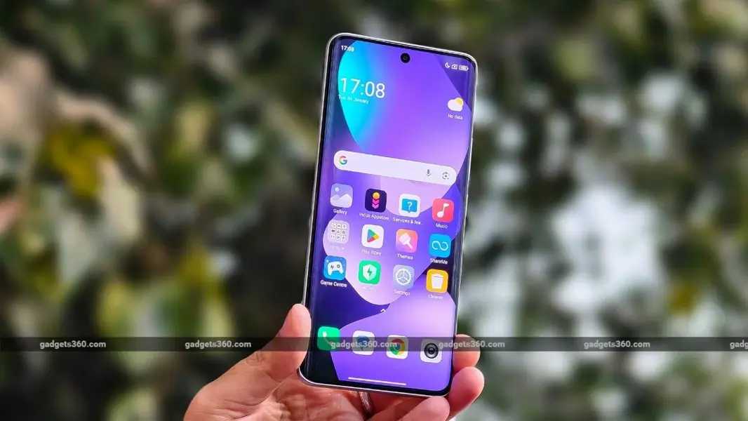 Лучшие смартфоны с AMOLED-дисплеями, доступные в Индии: Redmi Note 15 5G, Oppo Reno 15 Pro и другие.