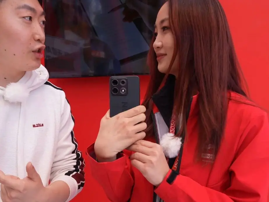 Новый игровой смартфон Lenovo Legion замечен на публике