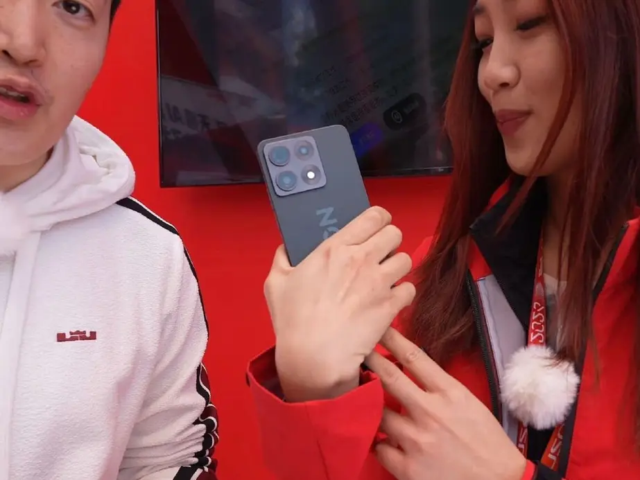 Новый игровой смартфон Lenovo Legion замечен на публике