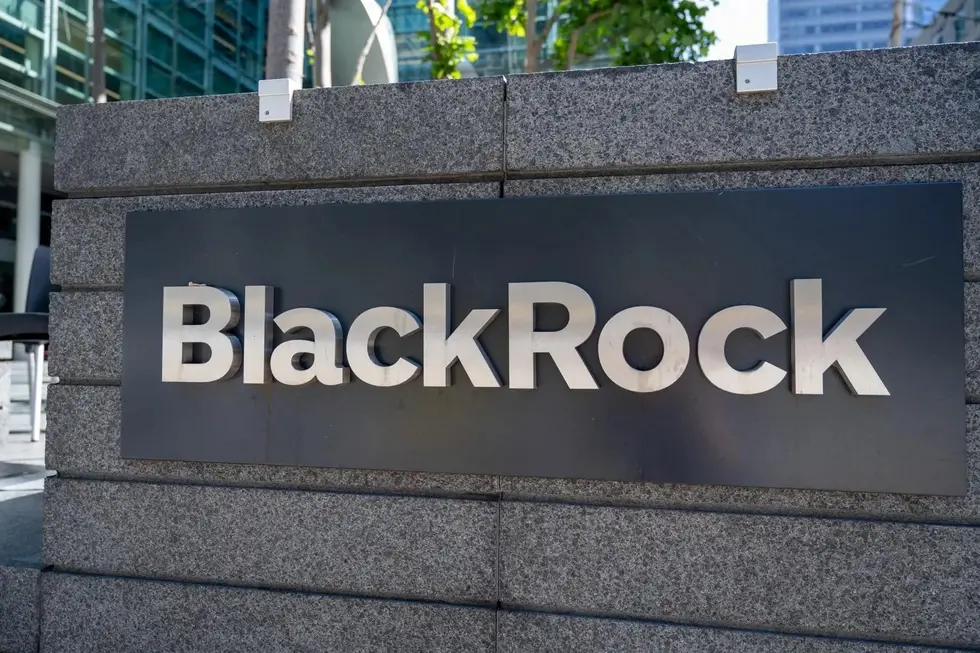 BlackRock снижает комиссию за стейкинг Ethereum до 18%: слишком дешево, чтобы игнорировать?