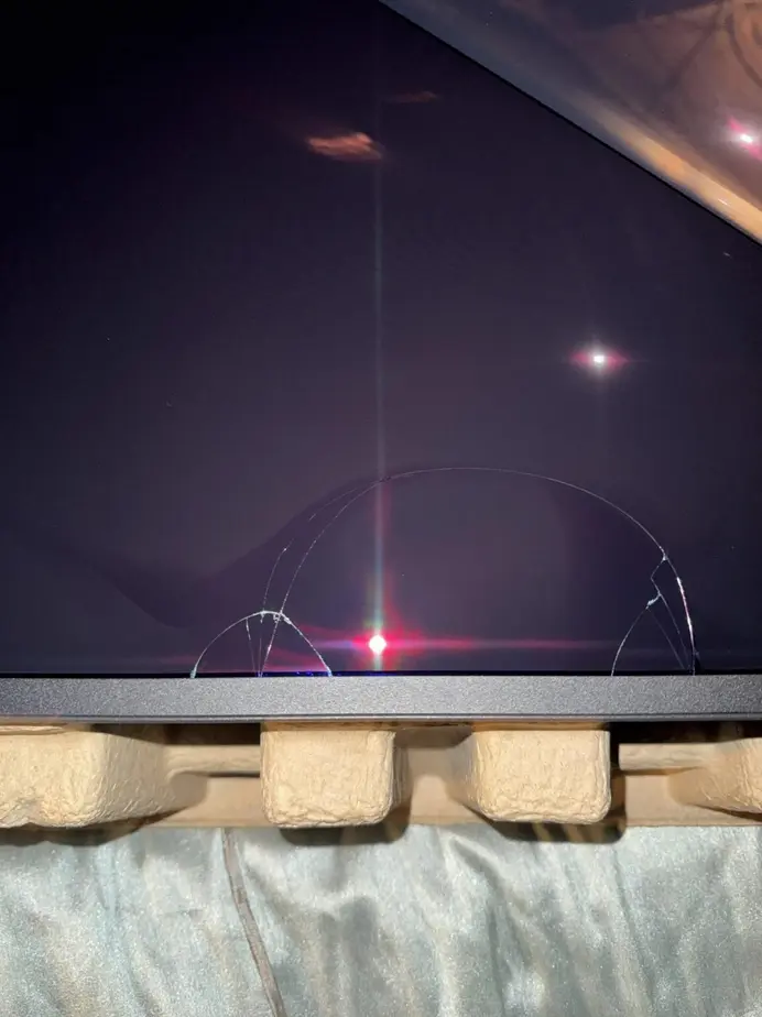 Дорогой игровой монитор ASUS линейки ROG приехал &laquo;мертвым&raquo; из-за плохой упаковки