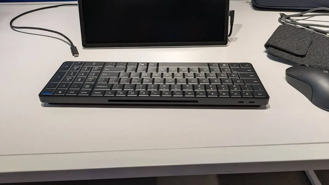 У ребёнка стучат клавиши: HP продвигает компьютер, встроенный в клавиатуру, для компаний с коворкингами.