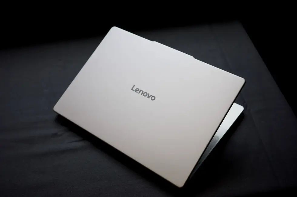 Конкурент MacBook от Lenovo: ультраяркий дизайн и сменные кейкапы