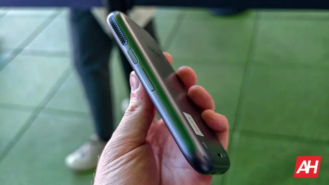 Я протестировал XREAL Project Aura: это лучший XR-форм-фактор для Android (на данный момент)