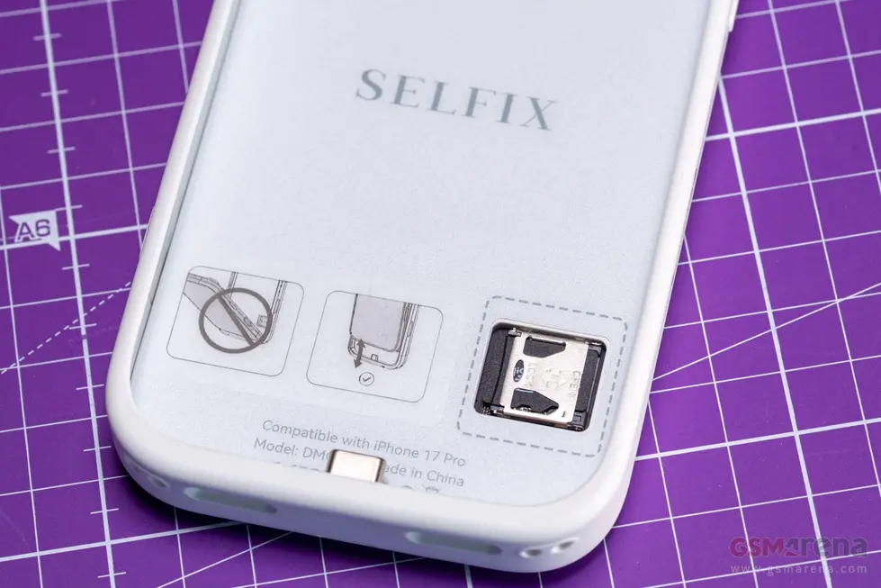 Обзор чехла Selfix для iPhone: экран на задней панели и слот для microSD