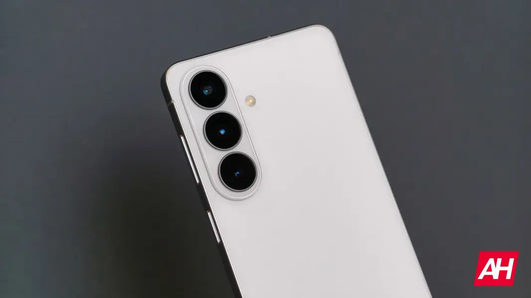 Samsung услышала пользователей: ИИ-функции Galaxy S26 официально появятся в серии S25