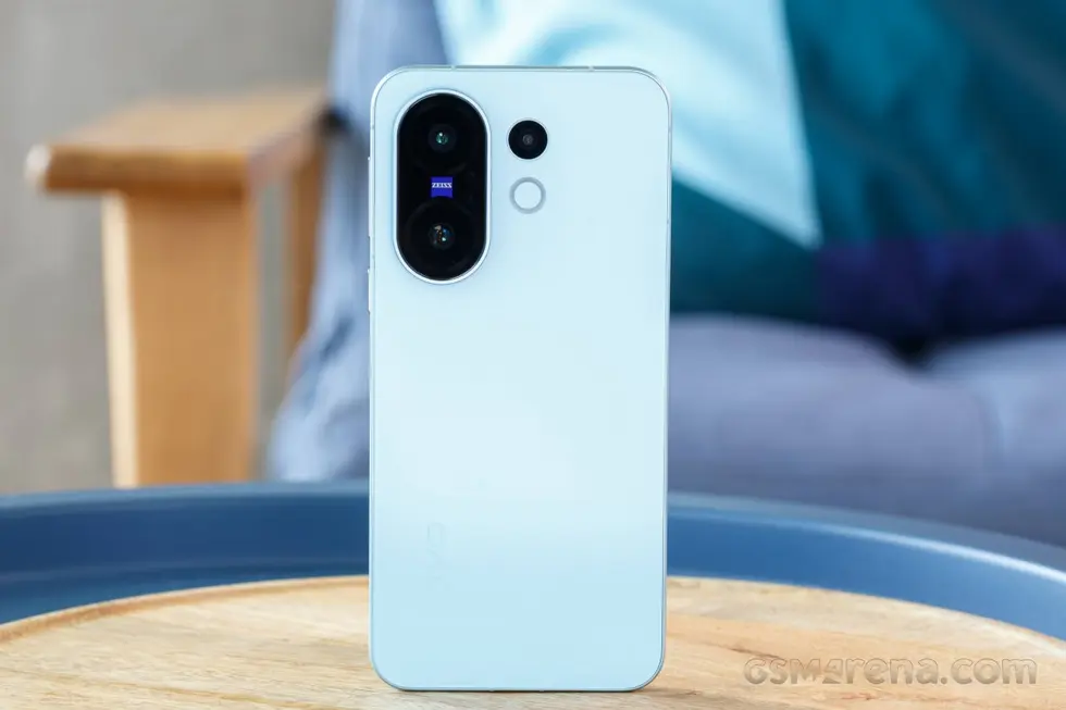 Стали известны вероятные сроки выхода и цена vivo X200T