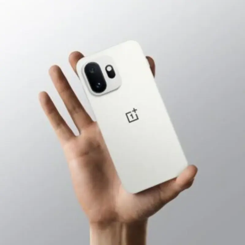 У третьей расцветки OnePlus 15T &mdash; редкая белая металлическая рамка
