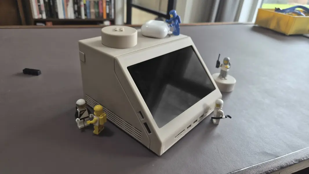 Этот корпус для Mac Mini в стиле Lego — эталон ретрофутуризма