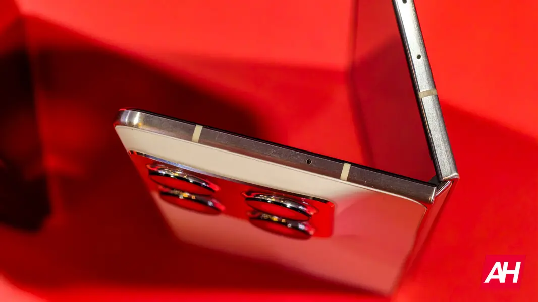 Сможет ли Motorola Razr Fold занять нишу, которая осталась после OnePlus Open?