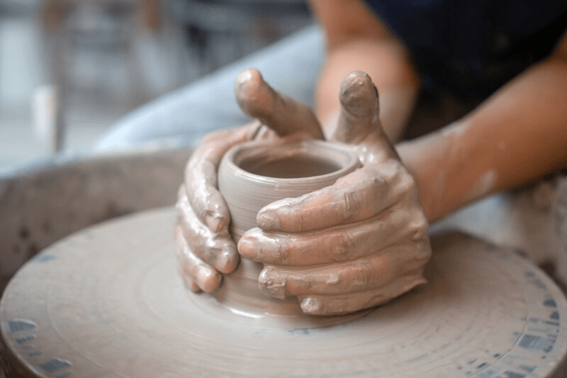 От Ли Цыци к реальности: почему старинные китайские города стали новым способом бегства для молодых путешественников.