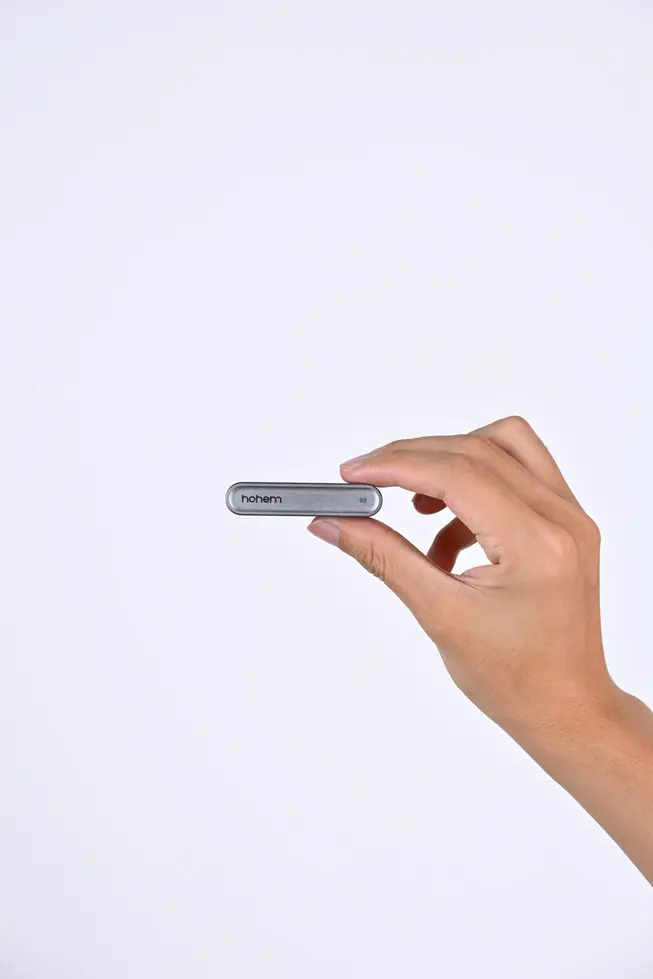 Hohem произвела фурор на CES 2026, представив карманный SSD-накопитель, подключаемый напрямую к телефону.