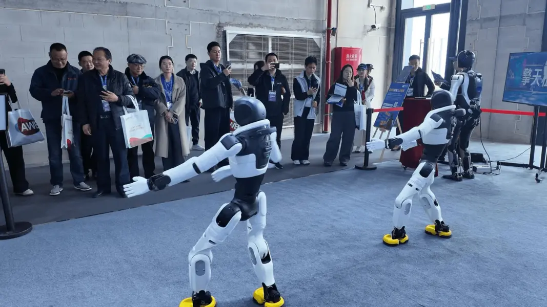 AGIBOT представляет полную линейку роботов на AWE 2026 [Tu Pian]