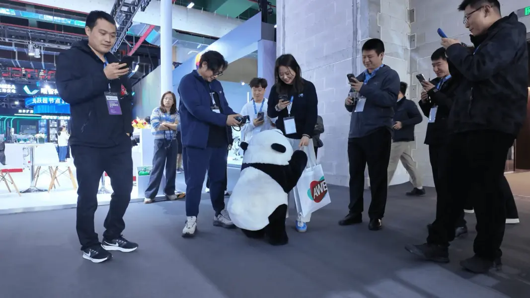 AGIBOT представляет полную линейку роботов на AWE 2026 [Tu Pian]